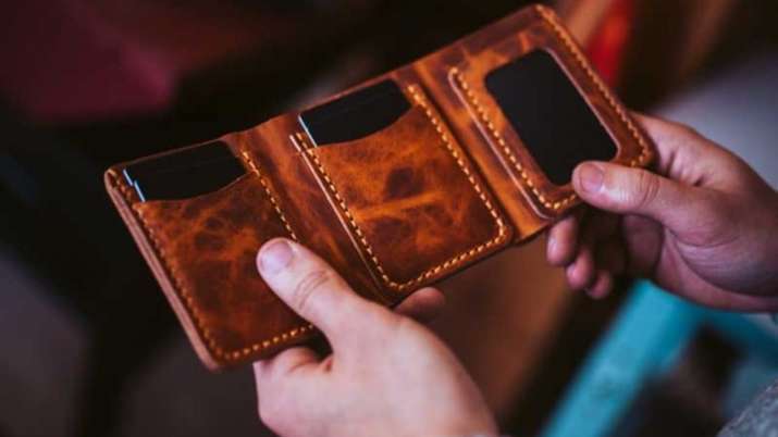 Vastu Tips: Do not keep these things in your wallet for prosperity