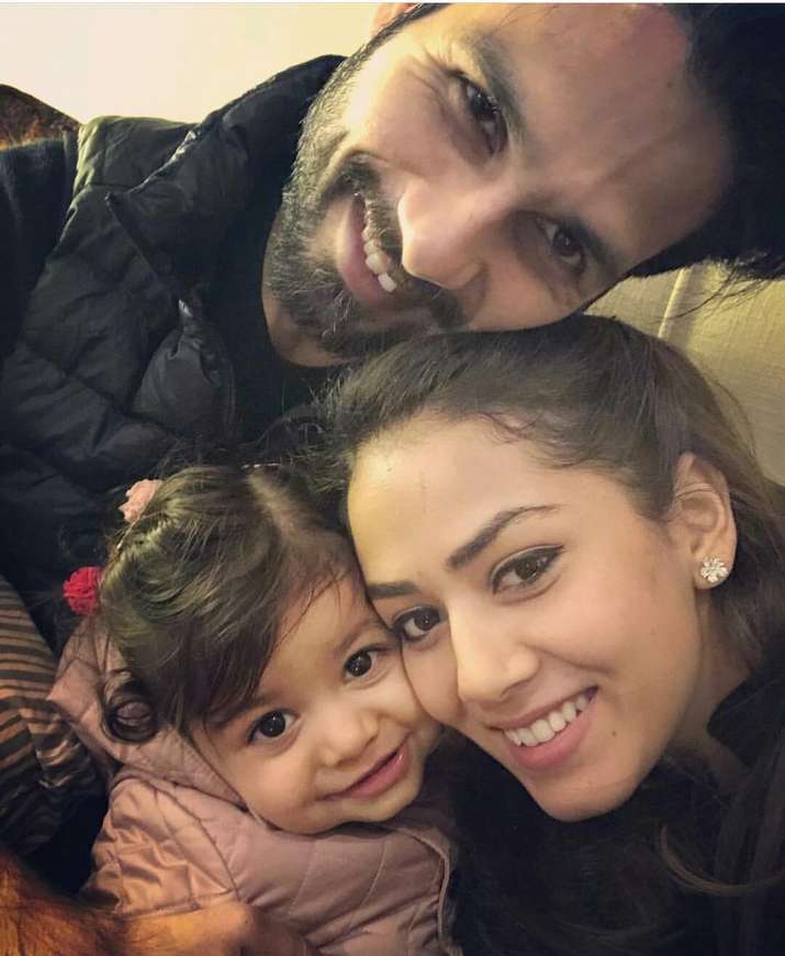 India Tv - 10 endearing pictures of Shahid Kapoor with wife Mira and kids