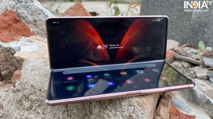 Samsung Galaxy Z Flip 3 Galaxy Z Fold 2 Expected To Launch In 2nd Half Of 21 Technology News India Tv