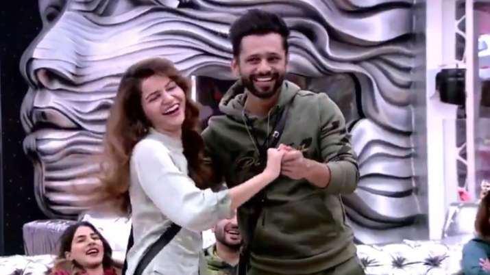 Bigg Boss 14 Live UPDATES: Rahul Vaidya- Rubina Dilaik dance together as former dedicates song for h