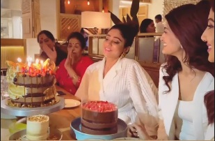 India Tv - Shilpa Shetty hosts birthday bash for sister Shamita, latter thanks 'loves' of her life | Inside pic