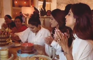 India Tv - Shilpa Shetty hosts birthday bash for sister Shamita, latter thanks 'loves' of her life; Inside pics