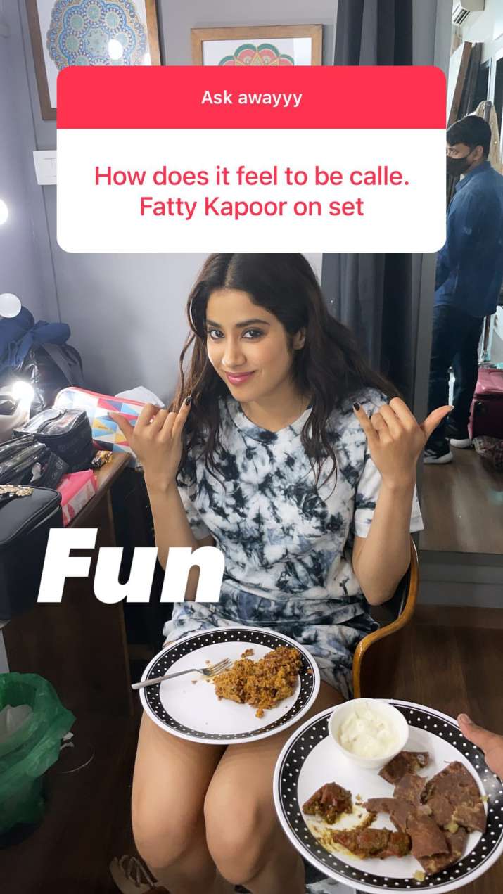 India Tv - Janhvi Kapoor refuses to kiss fan amid pandemic