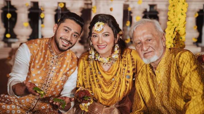 Gauahar Khan shares a throwback picture of late father