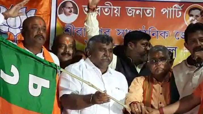 Another TMC MLA, Jitendra Tiwari joins BJP ahead of Bengal