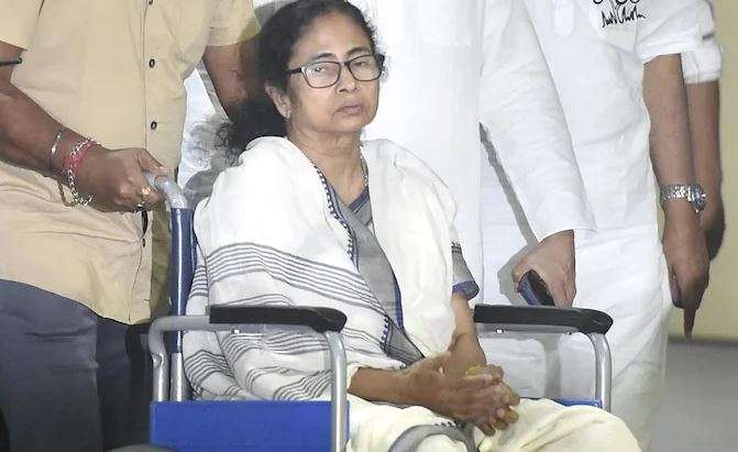 Mamata Banerjee Injury: Ec Removes Top Officials For 'Major