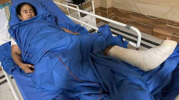mamata banerjee leg injury, mamata banerjee attack video