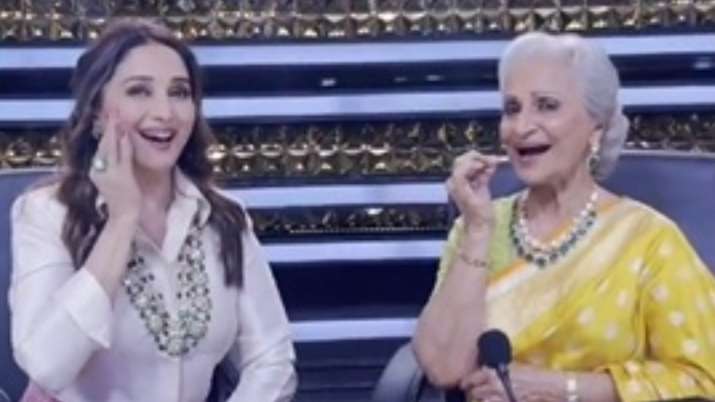 Madhuri Dixit, Waheeda Rehman are sight to behold as they perform on Paan Khaye Saiyaan Humaro