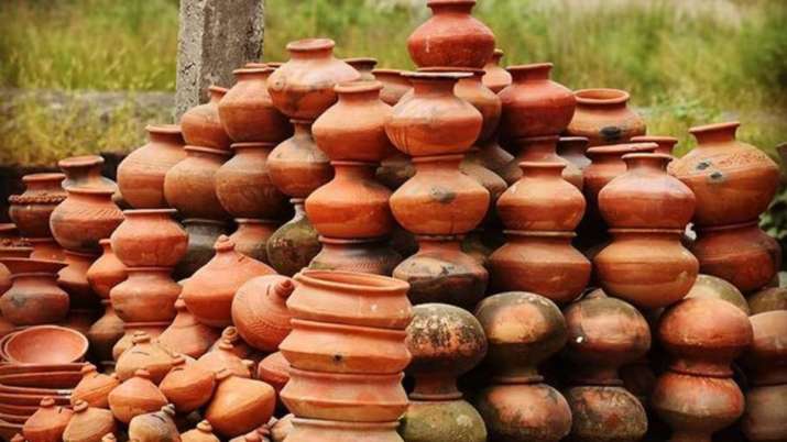 Vastu Tips: Know the best direction for keeping clay pot, money-related problems will disappear - Vimarsana News