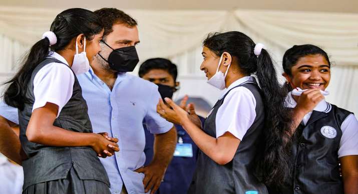 Rahul Gandhi in Tamil Nadu: Rahul Gandhi was seen doing push-ups before students in Mulagumoodu, Tamil Nadu on Monday.