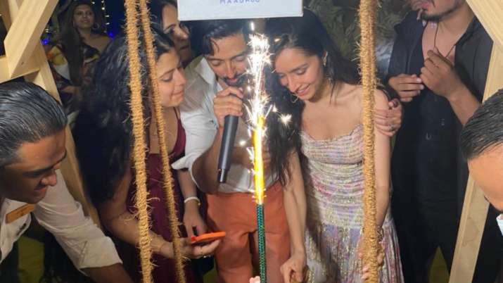 Unseen Pics | Shraddha Kapoor celebrates birthday with rumoured beau Rohan  Shrestha and her family in Maldives | Celebrities News – India TV