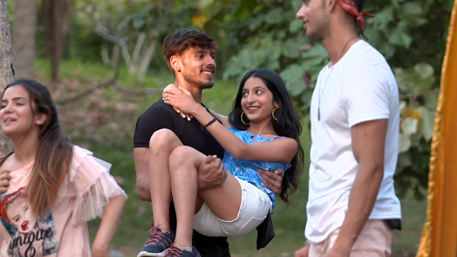 India Tv - What's up with Vyomesh-Bhoomika-Arushi’s love triangle?