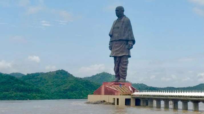 statue of unity being built