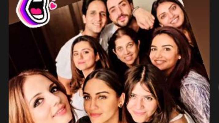 Sussanne Khan parties with Aly Goni, Jasmin Bhasin
