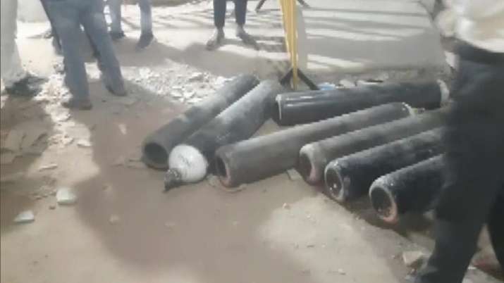 oxygen cylinders loot, damoh 