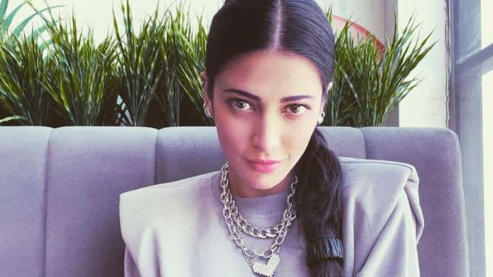 Shruti Haasan sobre trabajar en tiempos de Covid: me hacen pruebas con mucha frecuencia