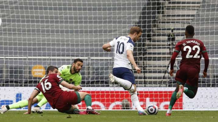 Tottenham's Harry Kane, center, scores the opening goal