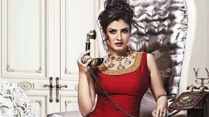 Raveena Tandon: falta un poco de la acción del lápiz labial rojo