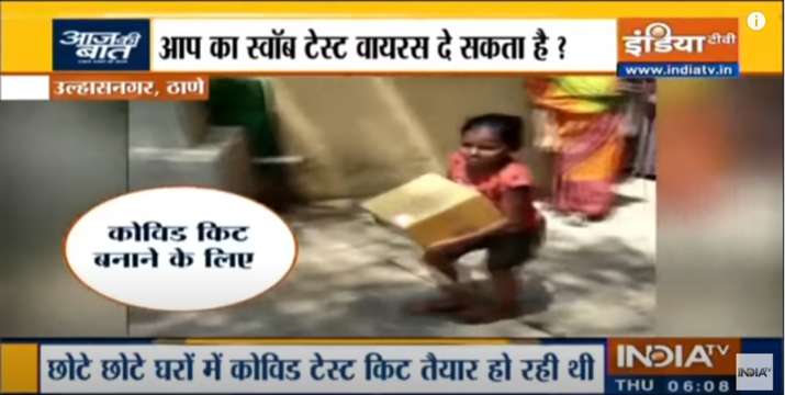 Women and children in the slum of Ulhasnagar found packing