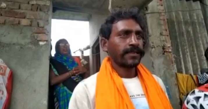 Man rewarded with boat for rescuing 'Ganga ki beti' in UP's Ghazipur | India News – India TV