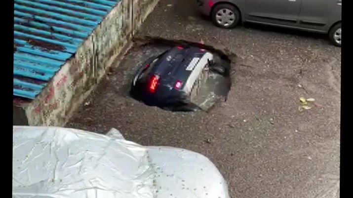 Car sinks into water as concrete floor caves in at Mumbai's Ghatkopar