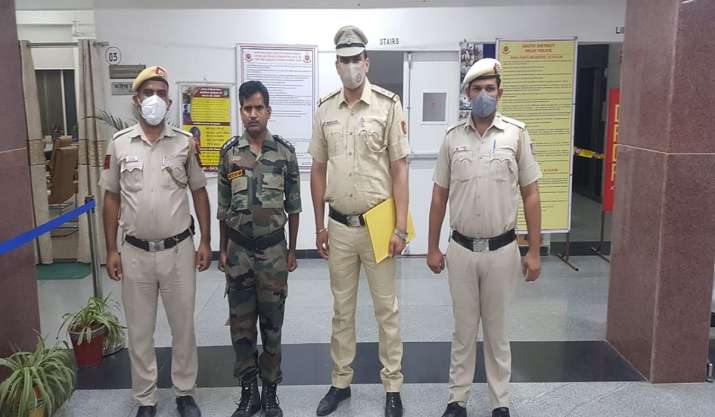 Delhi: Man poses as army officer to attract women on social