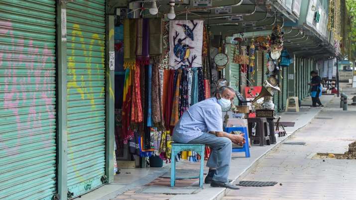 Few shops open at Connaught Place during the ongoing