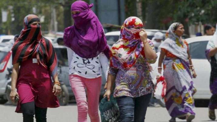 Delhi, temperature record, maximum temperature, 39.8 degrees Celsius, light rain, Friday, weather up