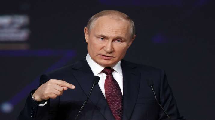 Putin also asserted that there were no "contradictions" in