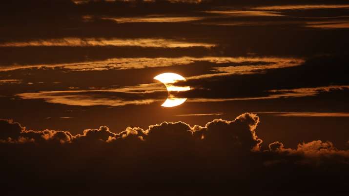 Solar eclipse thrills world's northern tier- Stunning Pics – India TV