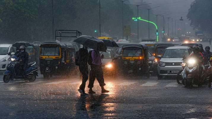 Maharashtra rains: Red alert for 6 districts; extremely heavy showers expected