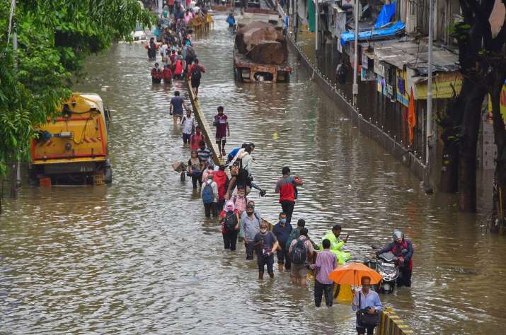 India Tv - 25 killed in rain-related incidents due to heavy rains in Mumbai