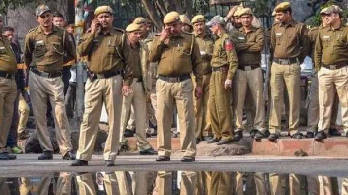 Two suspected criminals injured in exchange of fire with