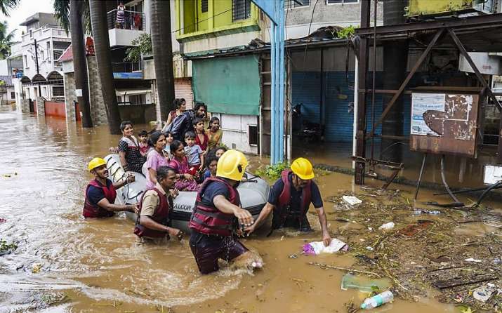 Rains wreak havoc in Maharashtra; 6,000 passengers stranded