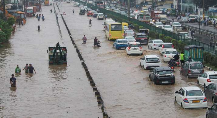 Maharashtra: Rains disrupt traffic on Mumbai-Bengaluru