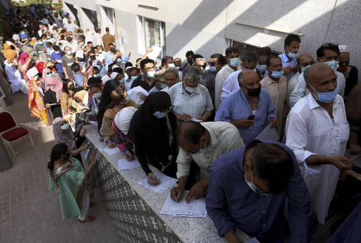 covid vaccination drive karachi pakistan