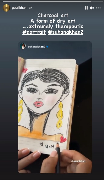 India Tv - Suhana Khan creates charcoal portrait for mom Gauri Khan, latter finds it 'therapeutic'