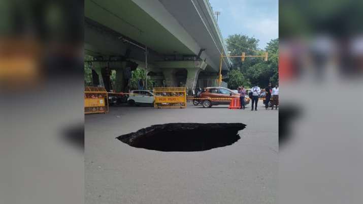 sink hole iit delhi flyover