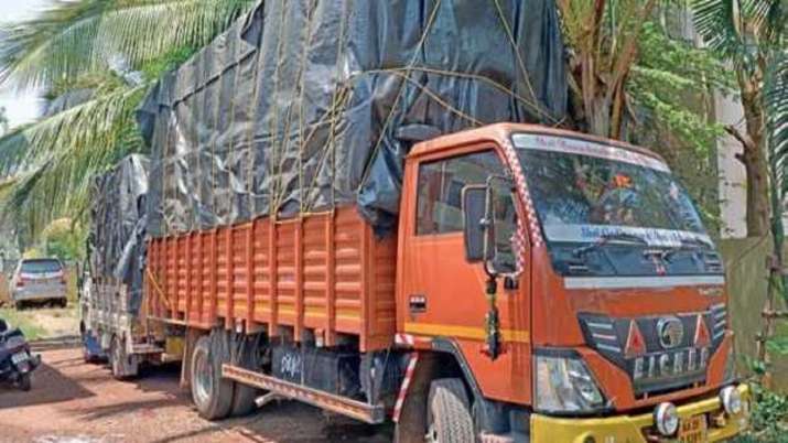 Speedy truck, breakage, railway barrier, truck seized, eight kg poppy straw, latest crime news, nati