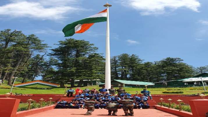 India Tv - Army installs 100 feet tall tricolour in Jammu and Kashmir's Gulmarg
