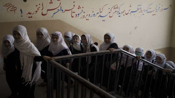 यूनेस्को, अफ़ग़ानिस्तान के स्कूल, अफ़ग़ानिस्तान, अफ़ग़ानिस्तान में लड़कियों को बाहर रखा गया, तालिबान, केवल लड़कों के स्कूल,