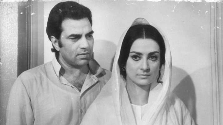 Dharmendra reacts to Saira Banu's hospitalisation