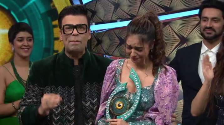 Bigg Boss OTT Winner: Divya Agarwal lifts the trophy and takes home Rs 25 lakh, Nishant 1st runner up | Tv News – India TV