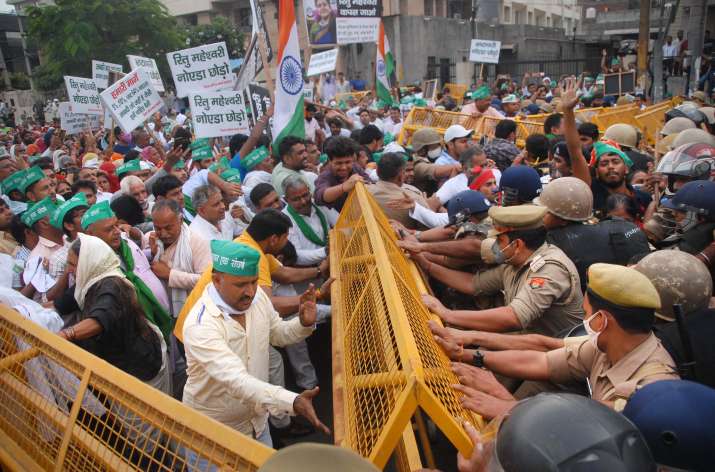 Police try to stop the farmers protesting over their