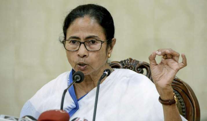 Mamata Banerjee menyerang BJP mengatakan para pemimpin TMC ditargetkan segera setelah pengumuman tanggal pemungutan suara