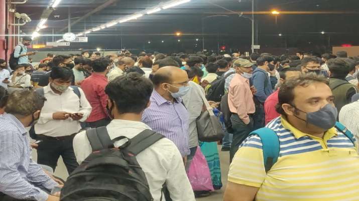India Tv - Yamuna bank metro, delhi metro, delhi metro blue line, delhi metro halted