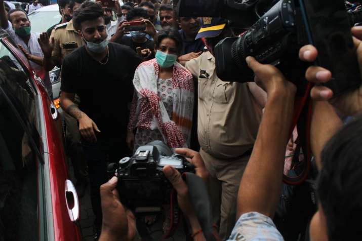 Sidharth Shukla's last journey begins, cremation to be held at Oshiwara | UPDATES | Celebrities News – India TV