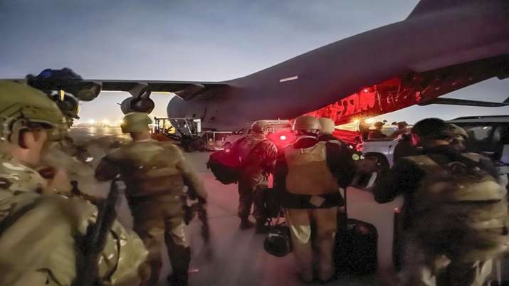 इंडिया टीवी - अमेरिकी सैन्य पायलट, क्रू अफगान प्रस्थान, काबुल हवाईअड्डा हमला, काबुल हवाईअड्डा समाचार, काबुल हवाईअड्डा यू