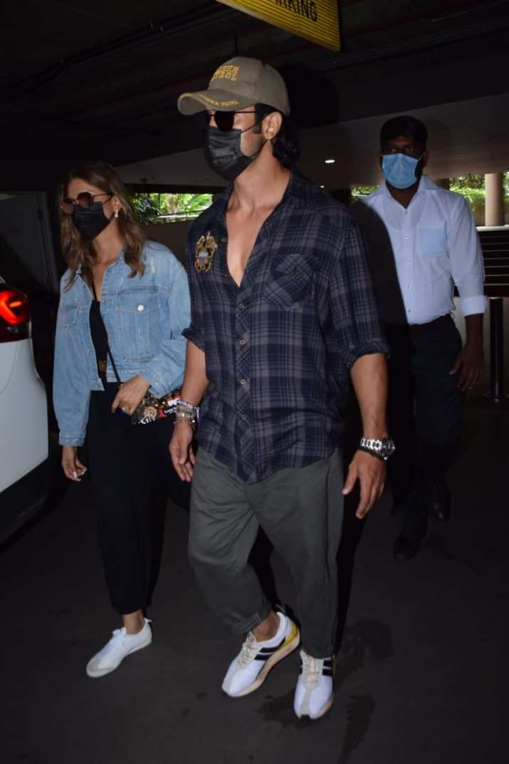 India Tv - Vidyut and Nandita at the airport