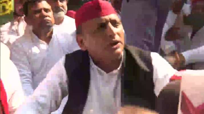 Akhilesh Yadav detained in Lucknow